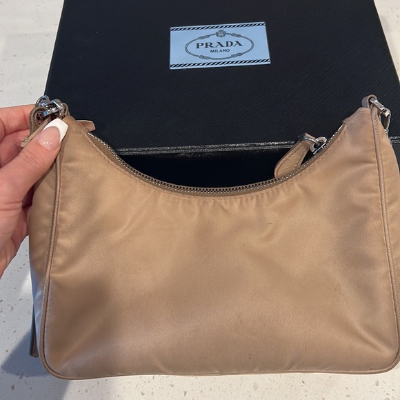 Prada Nylon Re-Edition 2005 Shoulder Bag - Picture 5 of 8